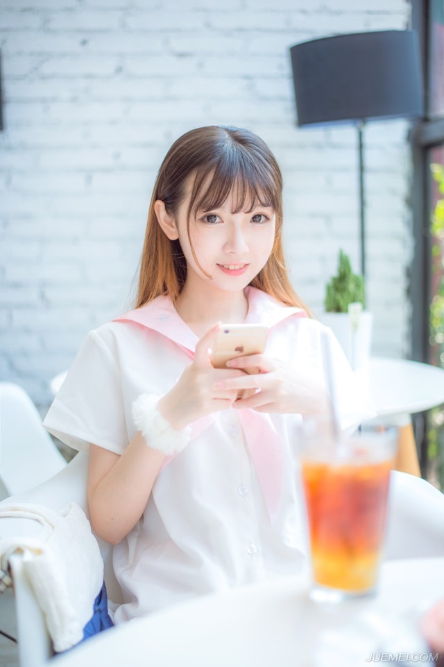 许多人说，男人和女性之间，不存在真实的友谊。其实仅仅还未遇到，或许，永久遇不到。